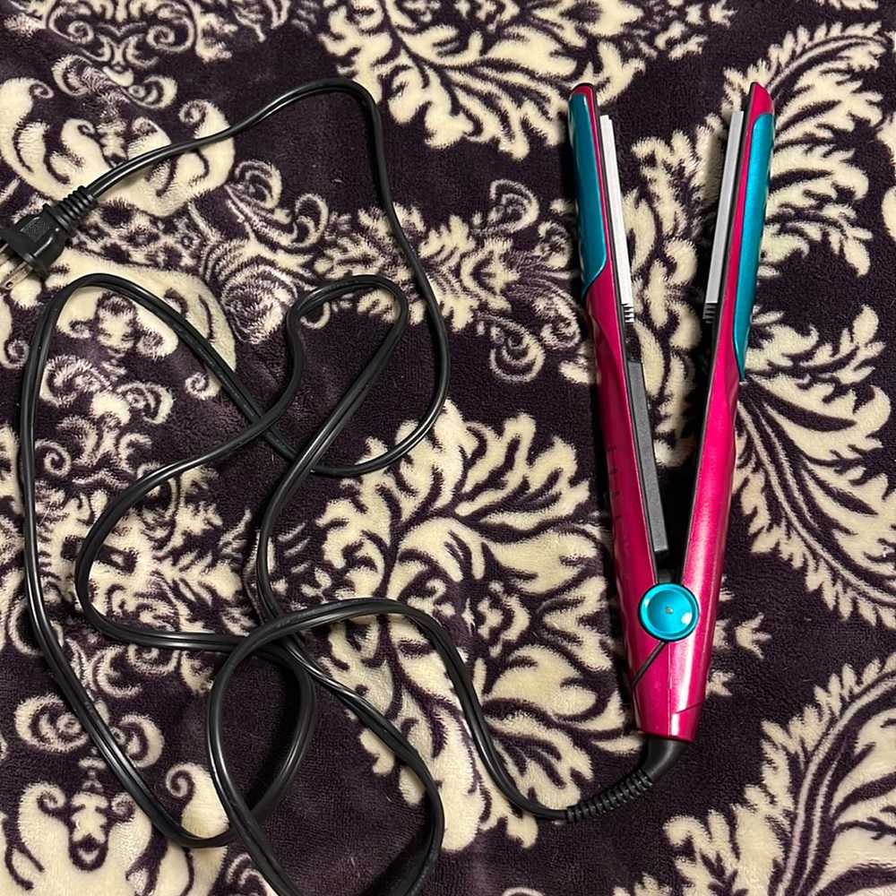 Bed head hair crimper